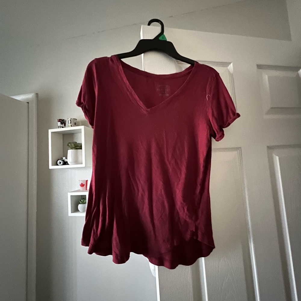 Small basic woman’s tee